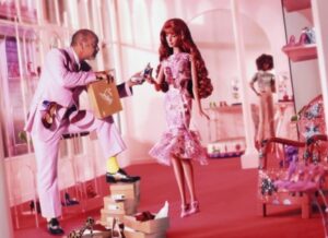 Christian Louboutin crea le scarpe di Barbie per il 50mo anniversario