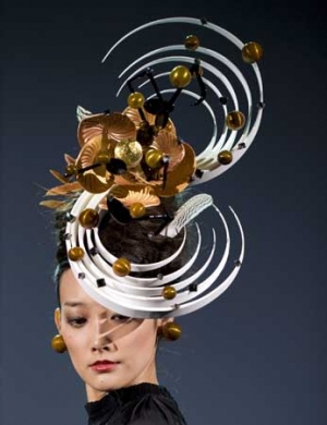 Canicatti Web Notizie -Cappelli strani, la sfilata Dolci Collezioni di moda  di Tokyo