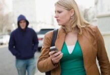 Importuna e infastidisce una donna in strada, 35enne denunciato per molestie