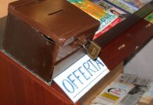 Ruba le offerte dei fedeli, denunciato 56enne