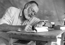 I grandi classici: di là dal fiume e tra gli alberi di Ernest Hemingway