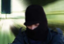 Rapina in una stazione di servizio, banditi in fuga fermati e arrestati dalla Polizia