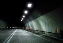 Percorre contromano la galleria Spinasanta e rischia di provocare incidente