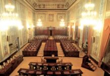 No al terzo mandato per i sindaci, maggioranza sotto, bocciato anche il recepimento della norma nazionale