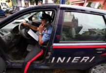 Vanno al mare e al ritorno trovano l’auto vandalizzata