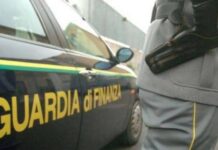 Stava per imbarcarsi con 1.3 chili di hashish e 225 grammi di cocaina, arrestato