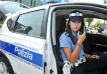 Nove cani su un terrazzo sotto il sole: quattro sono morti; denunciato proprietario