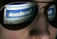 Risponde ad appello social e chiede duemila euro per restituire scooter, arrestato