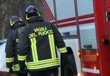 Lampedusa, in fiamme sterpaglie e un motorino