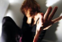 Insegue, minaccia e aggredisce l’ex fidanzata: arrestato 32enne