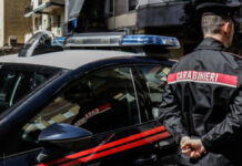 Stalking al fratello e roncola nei pantaloni, arrestato 27enne