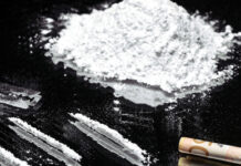 Allestisce officina abusiva dove spaccia cocaina e hashish: arrestato 47enne