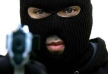 Canicattì, banditi assaltano pasticceria e fuggono con 200euro