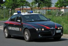 In casa con fucile a canne mozze e pistola, arrestato 21enne