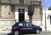 Spaccia mentre si trova ai domiciliari, 3 arresti