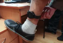Canicattì, si libera dal braccialetto elettronico e va in giro per la città: arrestato 37enne