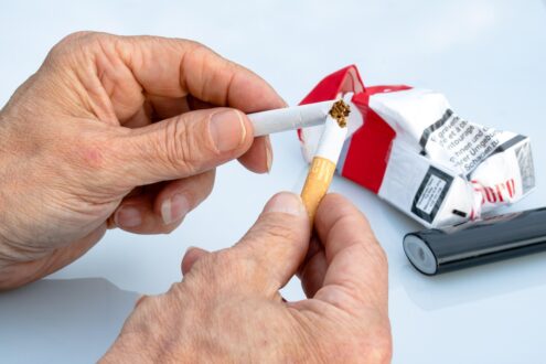 non-smoker, cigarette, hands, cigarette between fingers, cigarette überbrechen, over a broken cigarette, tobacco, crumpled cigarette box, text on box, lighter, highly addictive, seeks, unhealthy, nicotine, lung cancer, stop, cigarette, cigarette, cigarette, cigarette, cigarette, tobacco, tobacco, nicotine