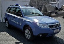 Sorpresi a rubare sigarette, due arresti