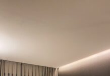 Turismo e formazione, Federalberghi Palermo e rete nazionale istituti alberghieri insieme per costruire il futuro dei giovani siciliani white bed with gray pillow