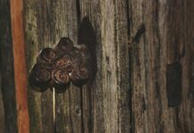 Campobello di Licata, prima edizione di “arte e antiquariato” a door handle with a handle