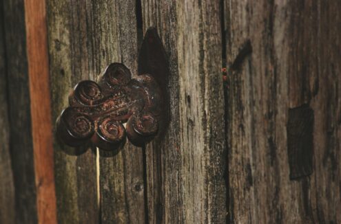 a door handle with a handle