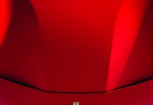 “Sciacca Motor Show–II Memorial Nino Martorana”: la città celebra la passione per i motori red ferrari car on gray concrete floor