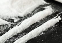 Alla guida di un’auto senza patente e con 200 grammi di cocaina, arrestato 26enne