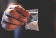 Scoperto spaccio di droga in casa, arrestata 38enne