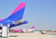 Palermo si apre ai Balcani: ecco la nuova rotta diretta per Sofia con Wizz Air blue and white airplane on airport during daytime