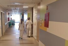 Aggredisce i genitori per i soldi della droga, loro lo denunciano