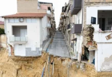 Arrivano i tecnici Anas a Niscemi, via ai sondaggi per ripristinare la strada ma continuano gli sgomberi