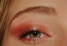 Antoci: “Serve un argine europeo al marketing cosmetico che colpisce le bambine sui social. La tutela della salute dei minori deve essere una priorità concreta.” woman with pink and gold eyeshadow makeup