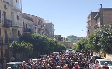 Naro, centinaia in piazza contro la TARI
