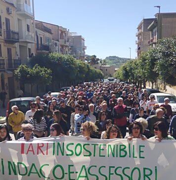 Naro, centinaia in piazza contro la TARI