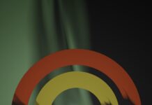 “Ghost Protocol”: un siciliano scrive il libro più importante sulla crittografia post‑quantistica an abstract photo of a red and yellow circle