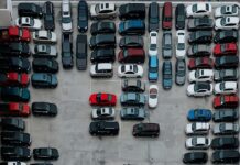 Ad aprile il mercato dell’auto in Italia +11,58% su base annua aerial photography of cars on parking lot