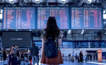 Biglietti low cost Catania Madrid, il prezzo sale all’ultimo clic: la denuncia di una coppia siciliana airport, woman, flight, boarding, traveling, tourist, trip, departure, arrival, terminal, airport, airport, airport, airport, airport, flight, traveling