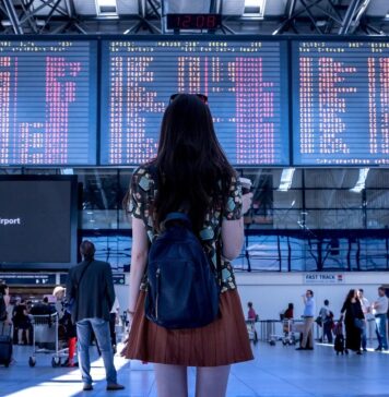Biglietti low cost Catania Madrid, il prezzo sale all’ultimo clic: la denuncia di una coppia siciliana airport, woman, flight, boarding, traveling, tourist, trip, departure, arrival, terminal, airport, airport, airport, airport, airport, flight, traveling