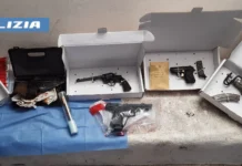Scoperto un arsenale con armi da guerra in un garage, indagini in corso