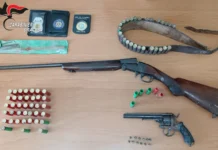 Fucile, pistola e anche due bombe a mano in un casolare: arrestato 50enne