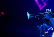 Carini Jazz Festival 2026: il 28 e 29 luglio al Castello di Carini Vibrant image of a trumpeter playing during a live jazz concert, capturing the essence of musical performance.