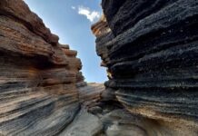 Gole dell’Alcantara, Inferno 2026: il 21 l’anteprima e il 23 debutto dello “spettacolo dei record” Explore the unique volcanic rock formations of Lanzarote's rugged landscape.