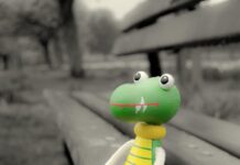 Delia, implementata la dotazione ludica dei parchi giochi lost, toy, crocodile, puppet, wood, bench, park, abandoned, alone, sad, gray alone, gray park