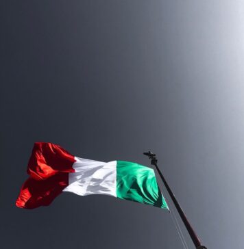 Campobello di Licata, polemiche su manifestazione antifascista:interviene Michele Termini low angle view of flag of Italy