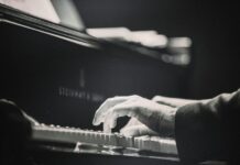 Festival del mare e del gusto, ultima tappa il 2 ottobre a Menfi person playing piano