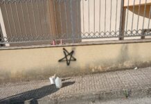 Canicattì, atti vandalici a Santa Chiara: scritte blasfeme sul muro vicino alla tomba di Livatino